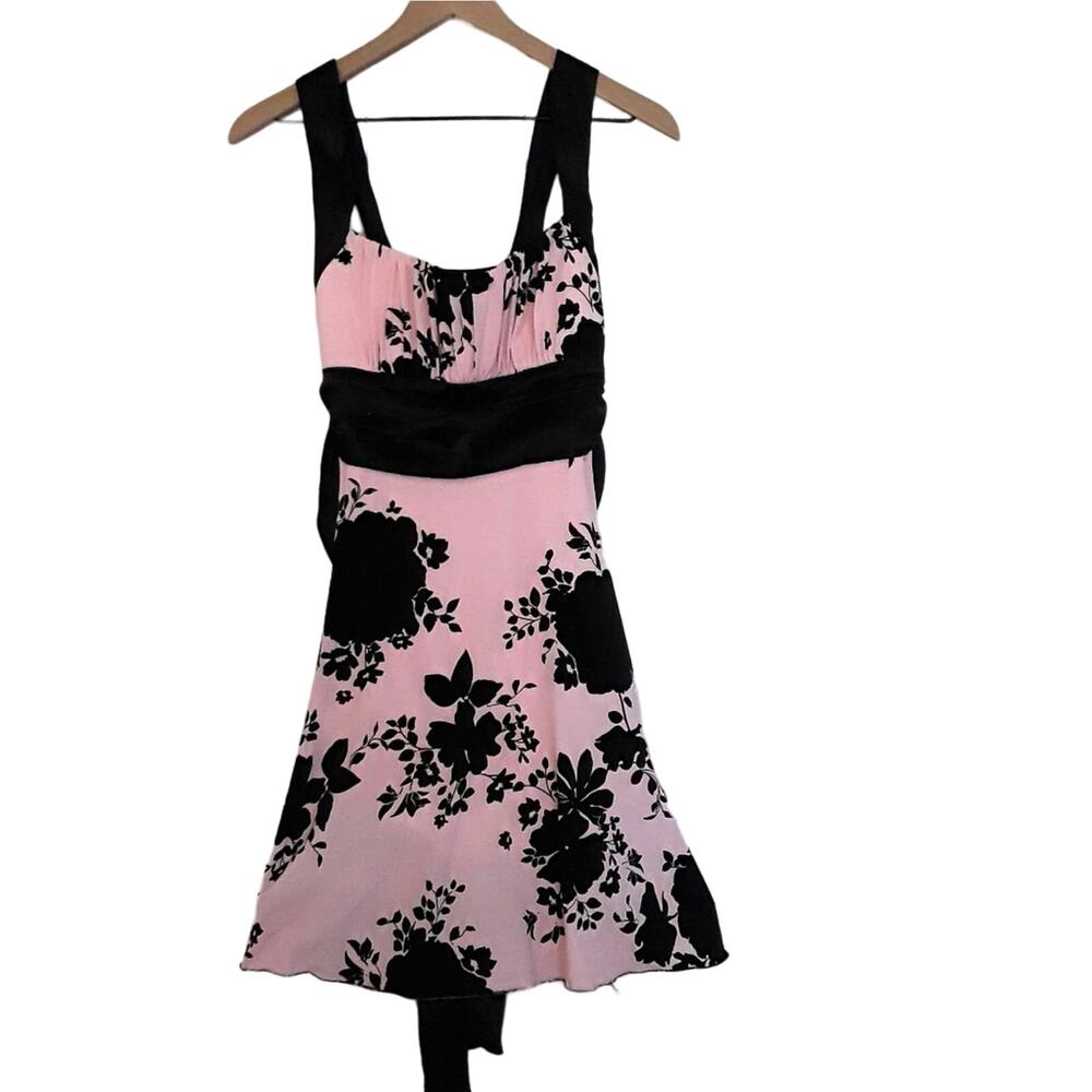B. Smart Sleeveless Floral Dress